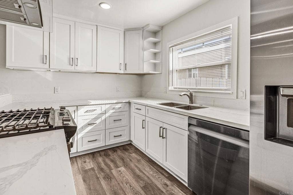 5206 La Paz Drive, San Diego, CA 92114 5206 La Paz Drive, San Diego, CA 92114