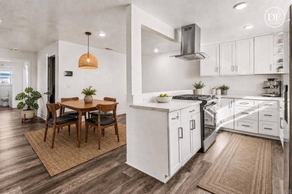 5206 La Paz Drive, San Diego, CA 92114 5206 La Paz Drive, San Diego, CA 92114