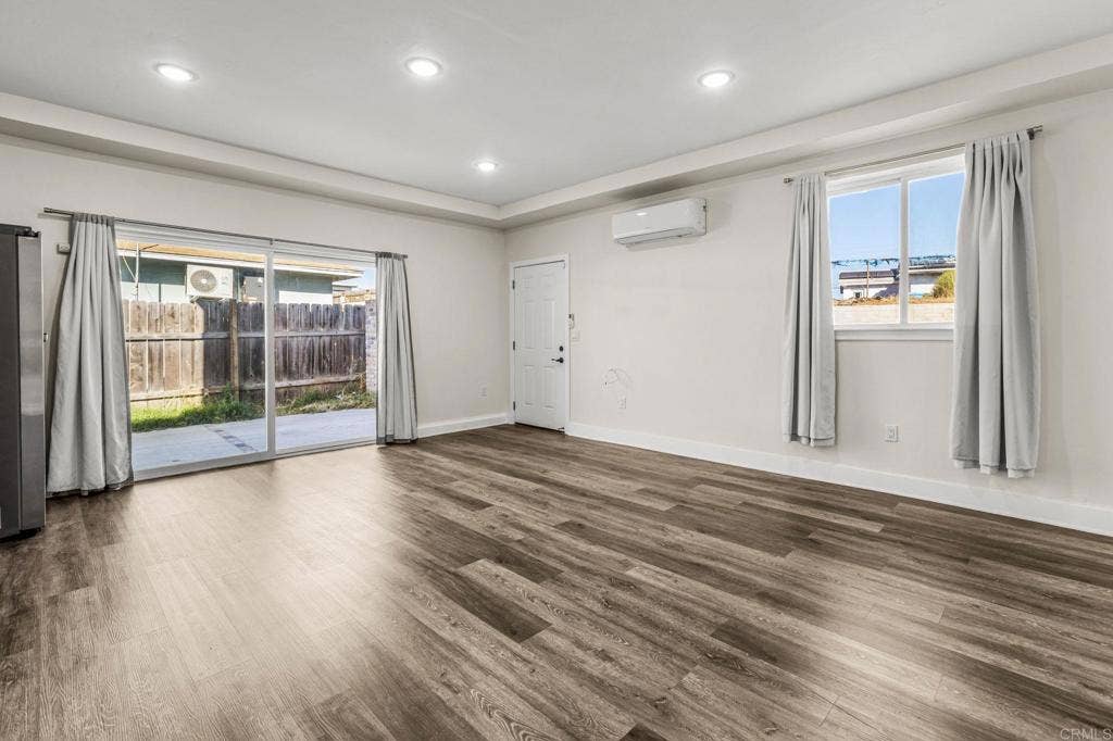 5206 La Paz Drive, San Diego, CA 92114 5206 La Paz Drive, San Diego, CA 92114