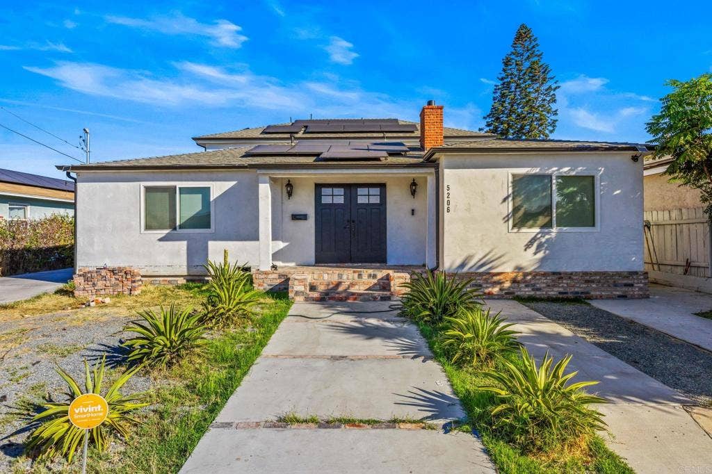 5206 La Paz Drive, San Diego, CA 92114 5206 La Paz Drive, San Diego, CA 92114
