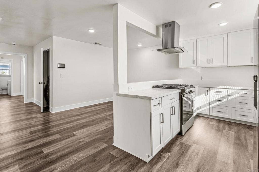 5206 La Paz Drive, San Diego, CA 92114 5206 La Paz Drive, San Diego, CA 92114