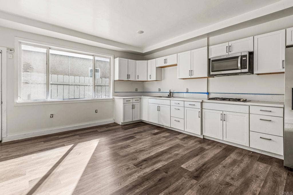 5206 La Paz Drive, San Diego, CA 92114 5206 La Paz Drive, San Diego, CA 92114