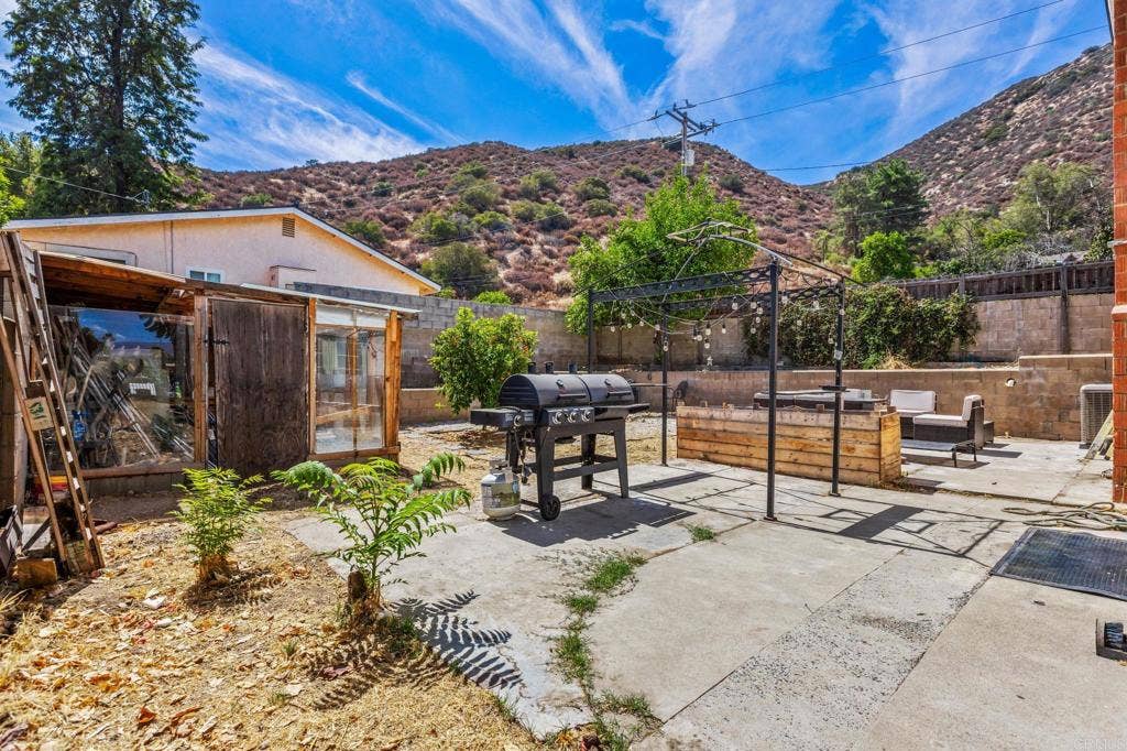 33200 Benner Street, Lake Elsinore, CA 92530 33200 Benner Street, Lake Elsinore, CA 92530