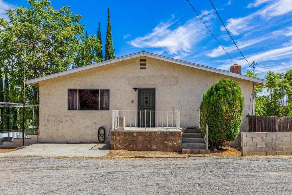 33200 Benner Street, Lake Elsinore, CA 92530 33200 Benner Street, Lake Elsinore, CA 92530