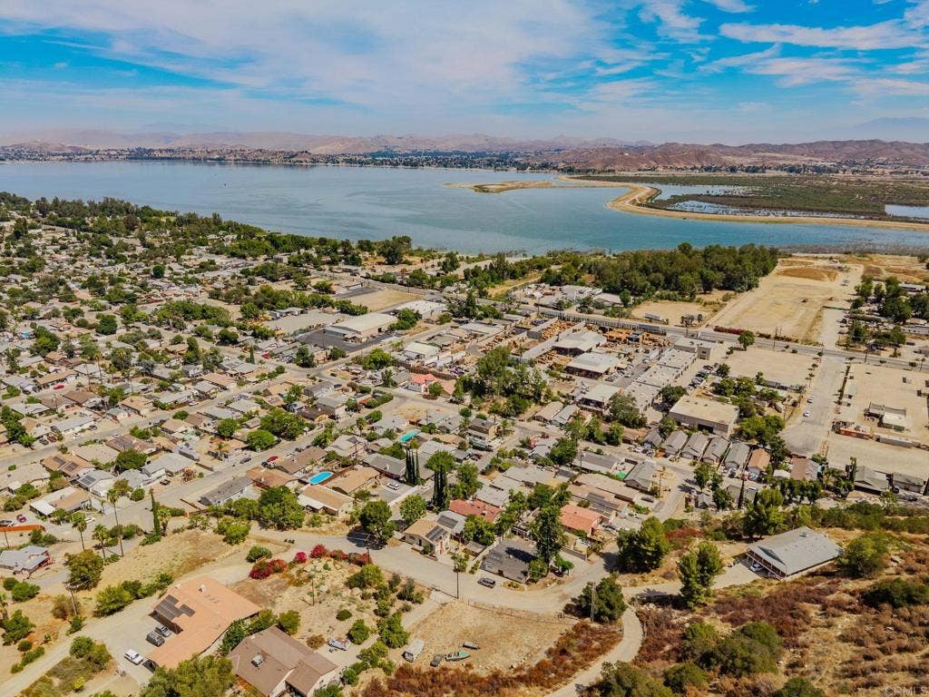 33200 Benner Street, Lake Elsinore, CA 92530 33200 Benner Street, Lake Elsinore, CA 92530