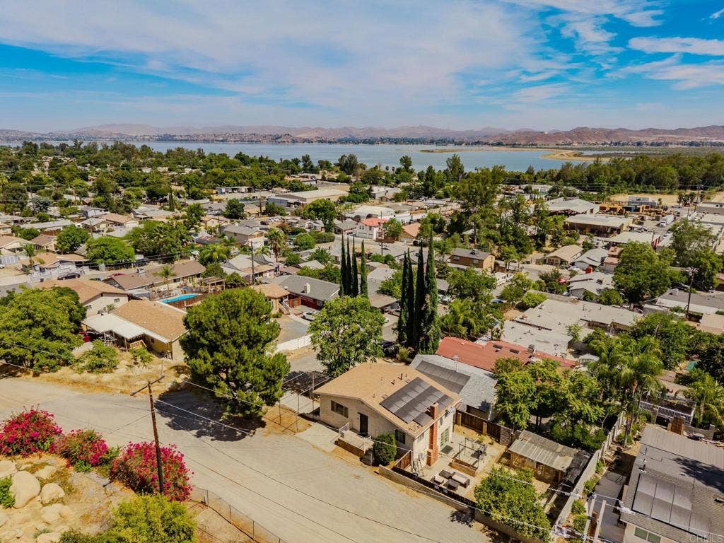 33200 Benner Street, Lake Elsinore, CA 92530 33200 Benner Street, Lake Elsinore, CA 92530