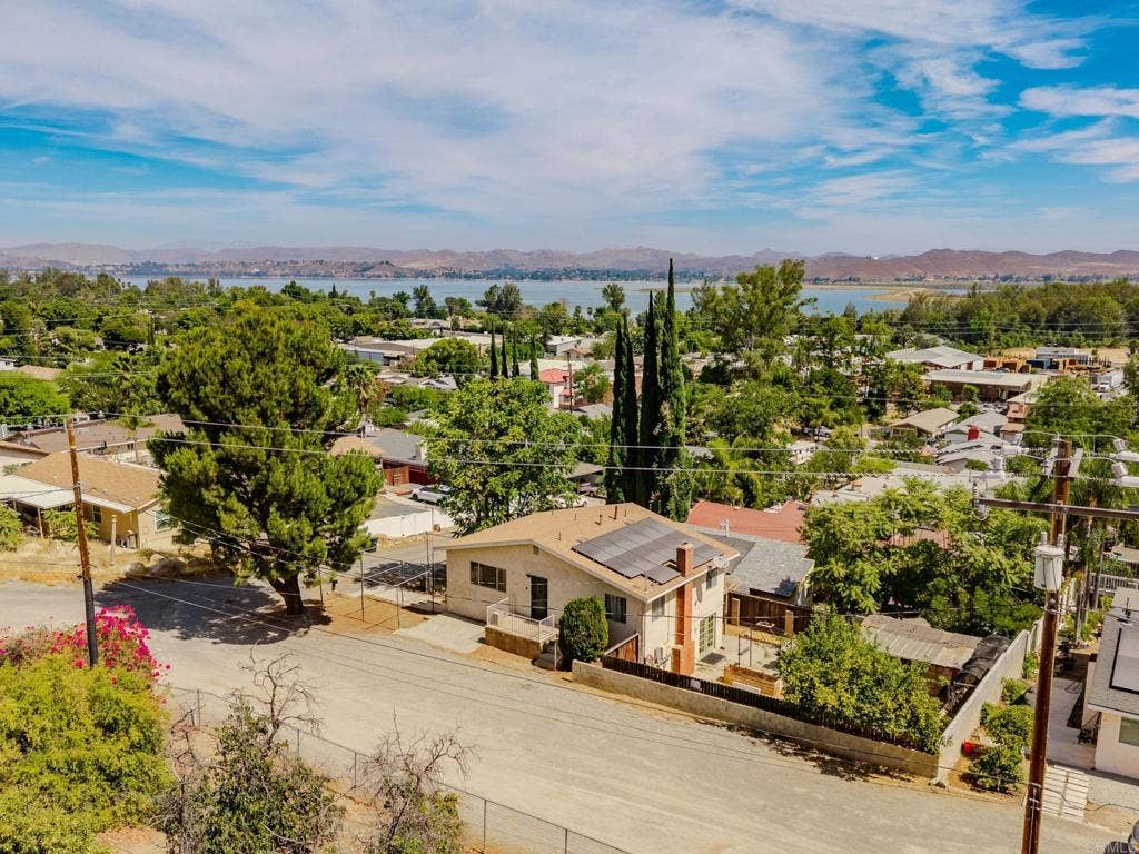 33200 Benner Street, Lake Elsinore, CA 92530 33200 Benner Street, Lake Elsinore, CA 92530