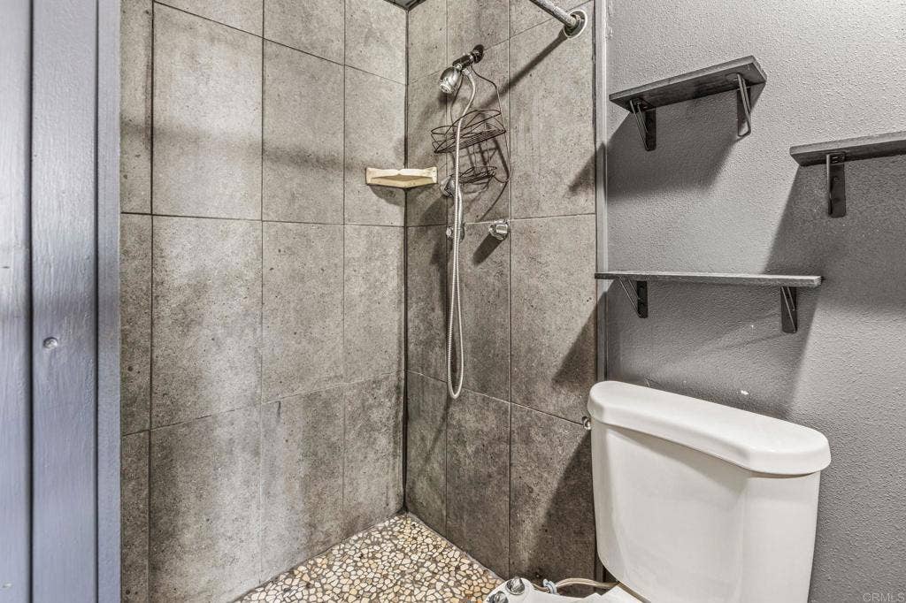 33200 Benner Street, Lake Elsinore, CA 92530 33200 Benner Street, Lake Elsinore, CA 92530