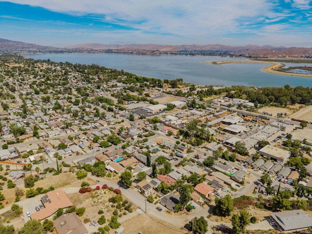 33200 Benner Street, Lake Elsinore, CA 92530 33200 Benner Street, Lake Elsinore, CA 92530
