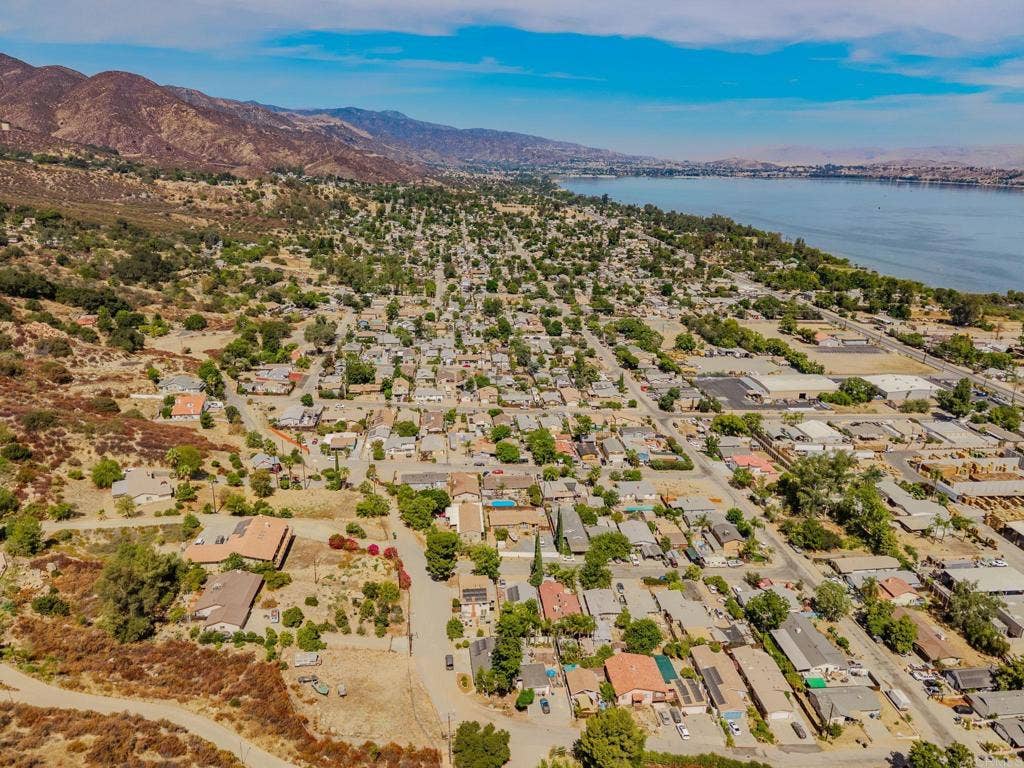 33200 Benner Street, Lake Elsinore, CA 92530 33200 Benner Street, Lake Elsinore, CA 92530
