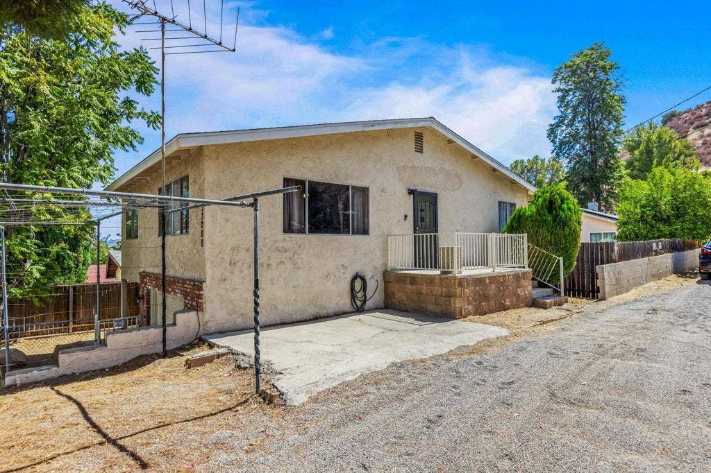 33200 Benner Street, Lake Elsinore, CA 92530 33200 Benner Street, Lake Elsinore, CA 92530