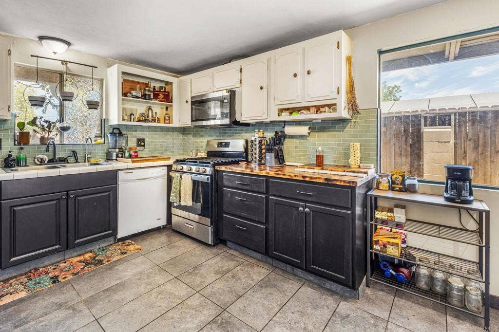 33200 Benner Street, Lake Elsinore, CA 92530 33200 Benner Street, Lake Elsinore, CA 92530