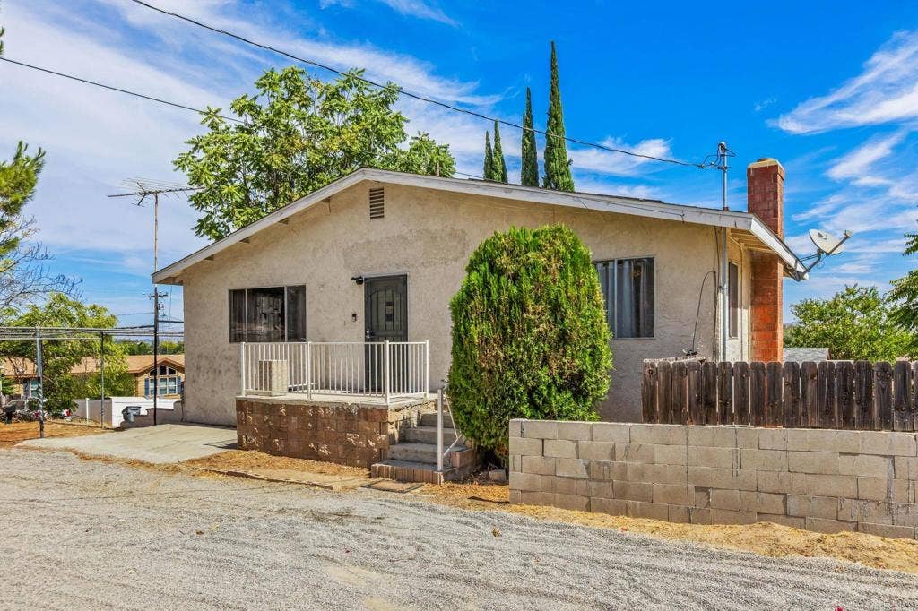 33200 Benner Street, Lake Elsinore, CA 92530 33200 Benner Street, Lake Elsinore, CA 92530