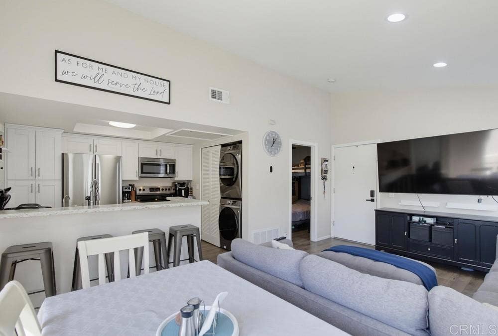 748 Eastshore, #114, Chula Vista, CA 91913 748 Eastshore, #114, Chula Vista, CA 91913