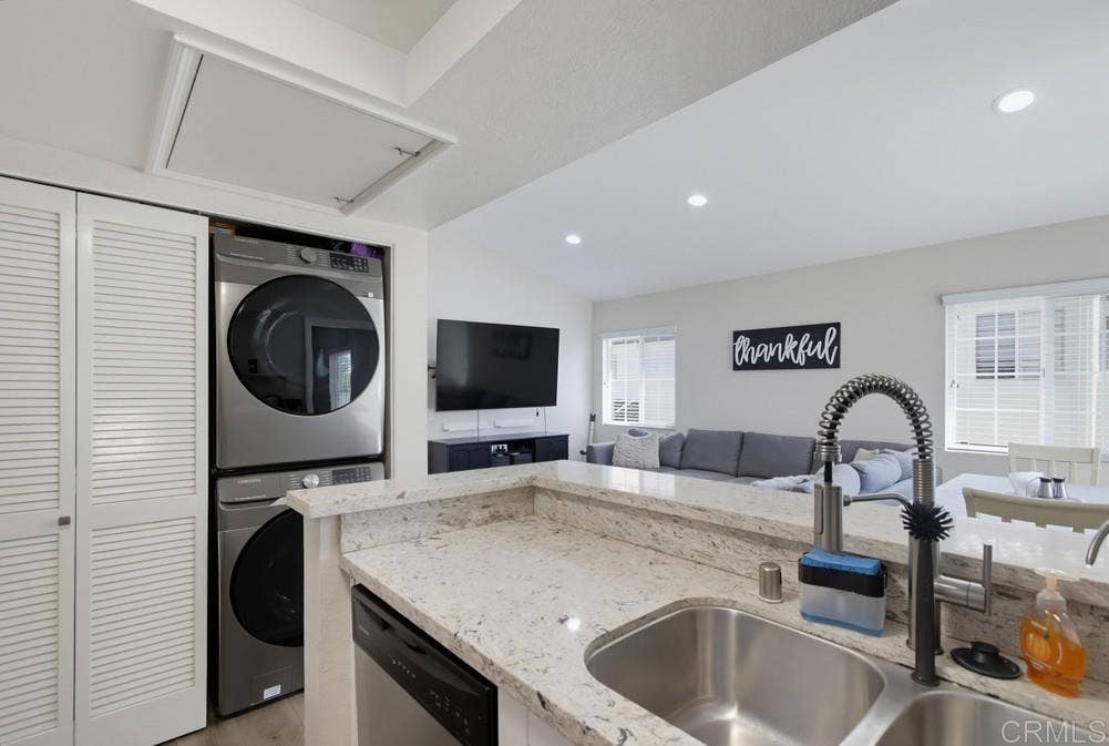 748 Eastshore, #114, Chula Vista, CA 91913 748 Eastshore, #114, Chula Vista, CA 91913