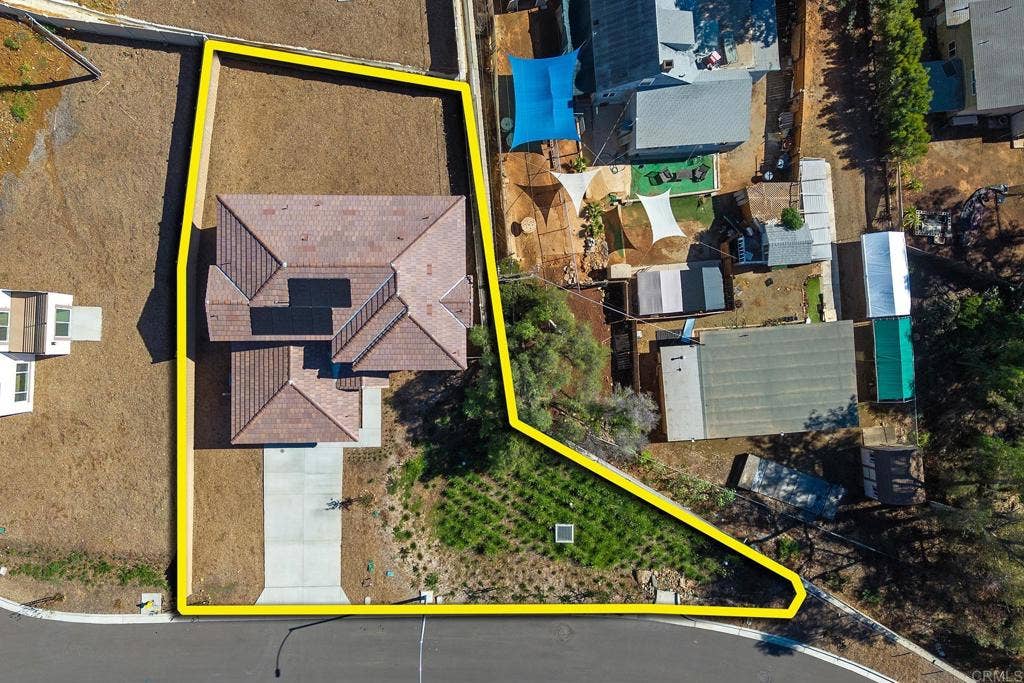 3900 Rojo Tierra, La Mesa, CA 91941 3900 Rojo Tierra, La Mesa, CA 91941