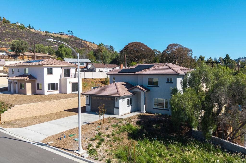 3900 Rojo Tierra, La Mesa, CA 91941 3900 Rojo Tierra, La Mesa, CA 91941