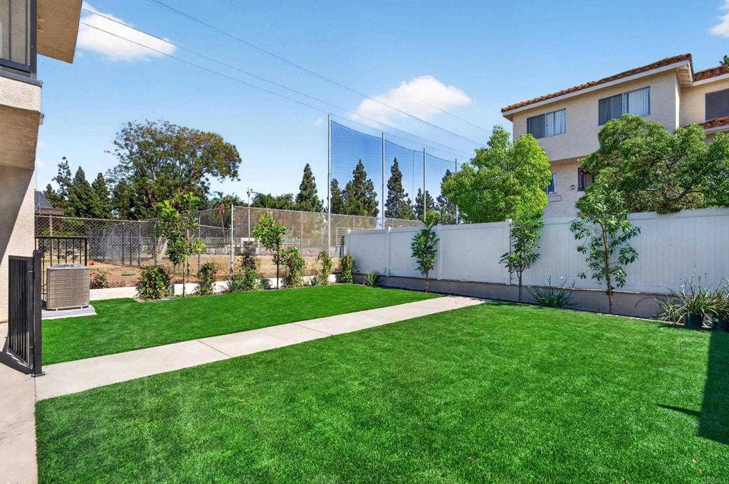 395 N 1St Street, El Cajon, CA 92021 395 N 1St Street, El Cajon, CA 92021