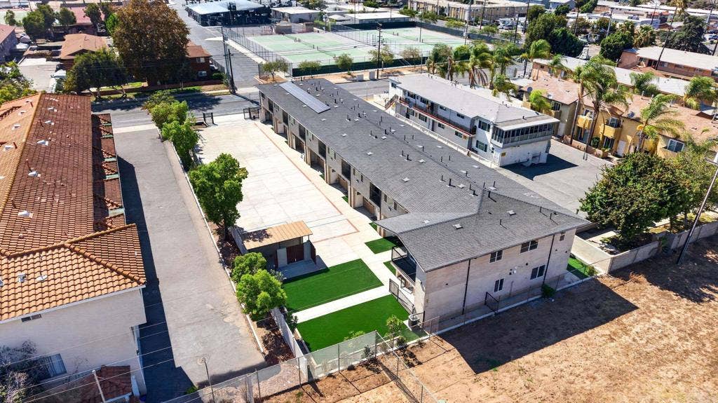 395 N 1St Street, El Cajon, CA 92021 395 N 1St Street, El Cajon, CA 92021