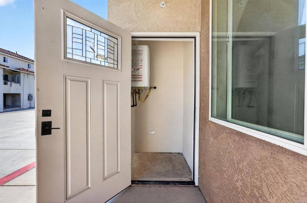 395 N 1St Street, El Cajon, CA 92021 395 N 1St Street, El Cajon, CA 92021