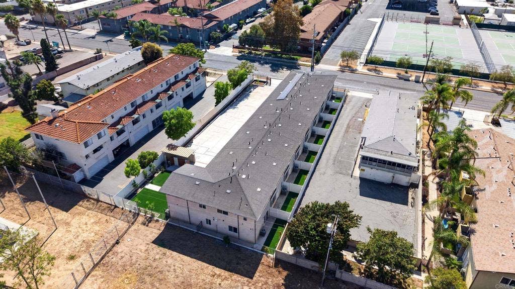 395 N 1St Street, El Cajon, CA 92021 395 N 1St Street, El Cajon, CA 92021