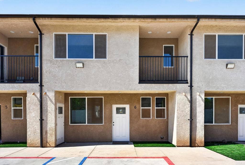 395 N 1St Street, El Cajon, CA 92021 395 N 1St Street, El Cajon, CA 92021