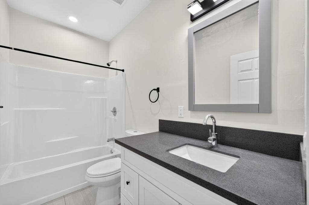 395 N 1St Street, El Cajon, CA 92021 395 N 1St Street, El Cajon, CA 92021