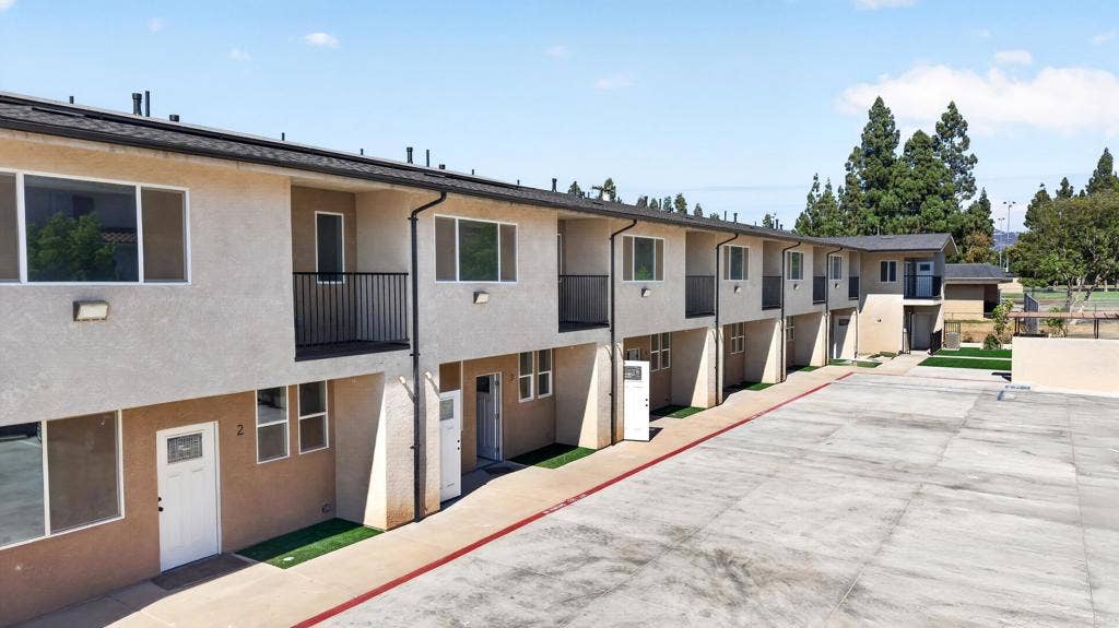 395 N 1St Street, El Cajon, CA 92021 395 N 1St Street, El Cajon, CA 92021