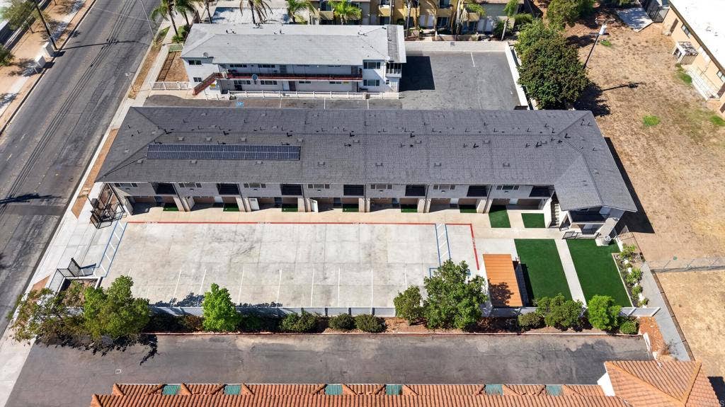 395 N 1St Street, El Cajon, CA 92021 395 N 1St Street, El Cajon, CA 92021