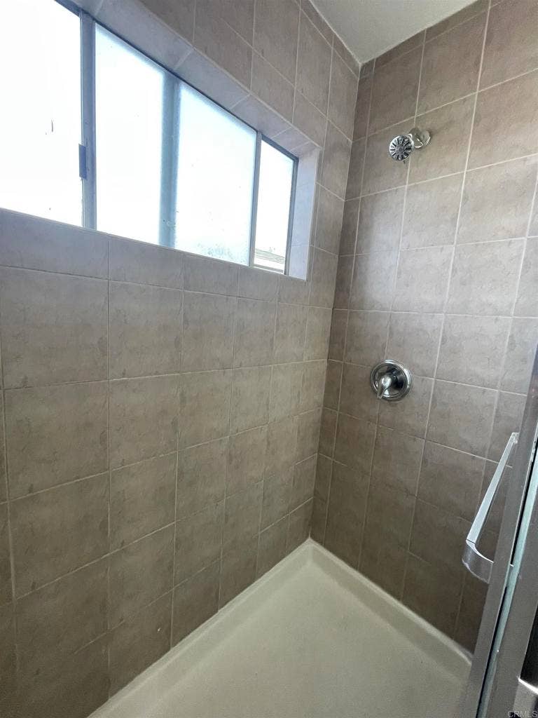 331 E 5th Street, National City, CA 91950 331 E 5th Street, National City, CA 91950