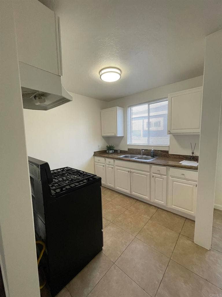 331 E 5th Street, National City, CA 91950 331 E 5th Street, National City, CA 91950
