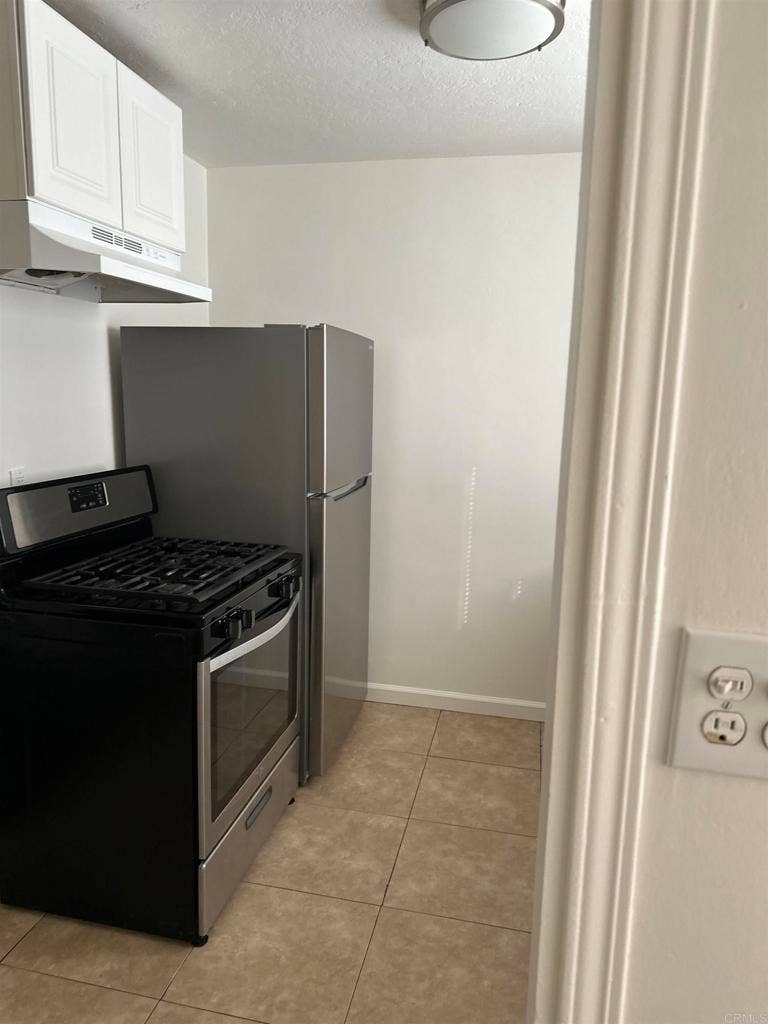 331 E 5th Street, National City, CA 91950 331 E 5th Street, National City, CA 91950