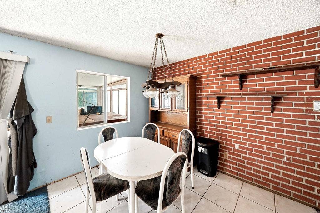 528 Carlsbad Street, Spring Valley, CA 91977 528 Carlsbad Street, Spring Valley, CA 91977