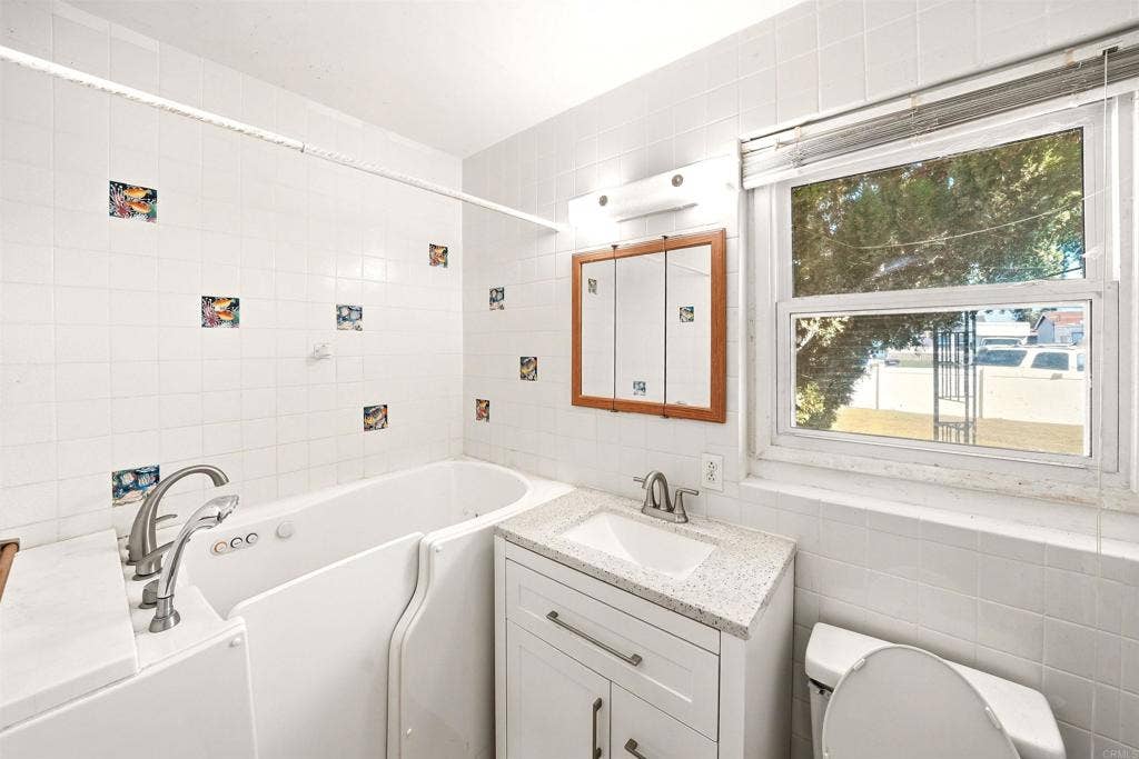 528 Carlsbad Street, Spring Valley, CA 91977 528 Carlsbad Street, Spring Valley, CA 91977