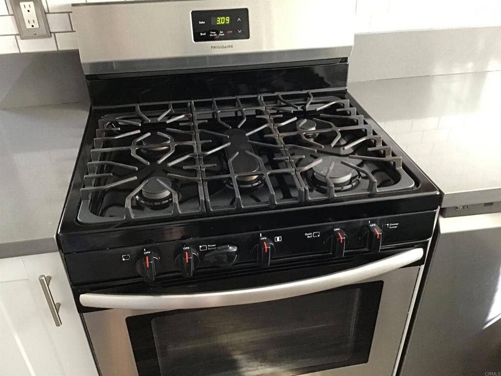 10140 Palm Glen Drive, #29, Santee, CA 92071 Gas Stove