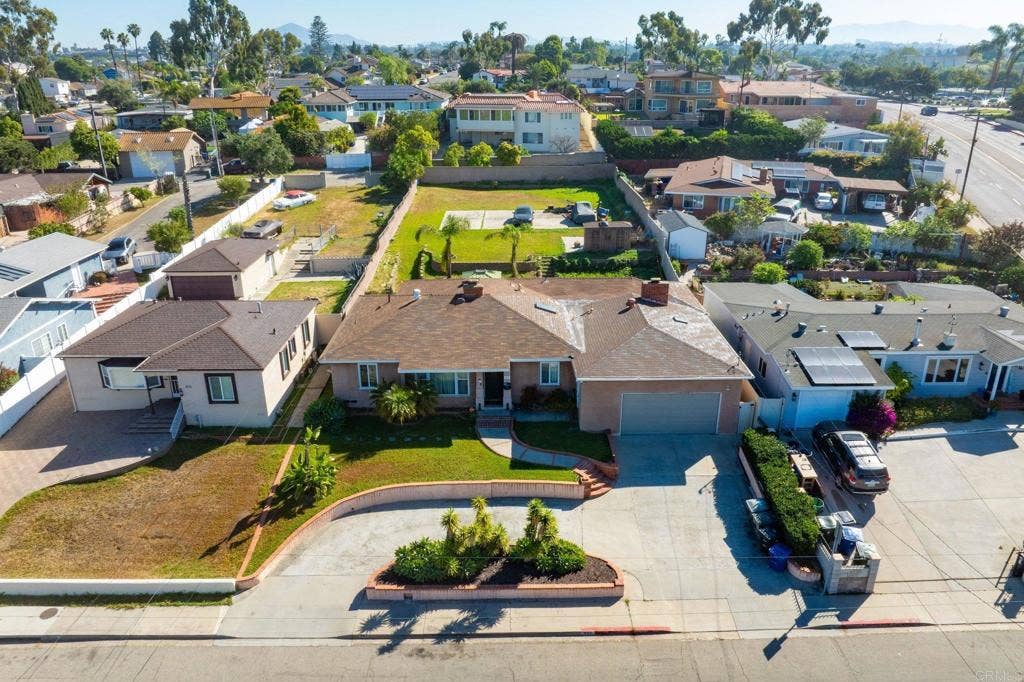 881 First Avenue, Chula Vista, CA 91911 881 First Avenue, Chula Vista, CA 91911