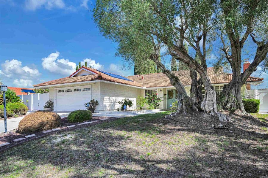 Property photo for 17395 Frondoso Dr, San Diego, CA