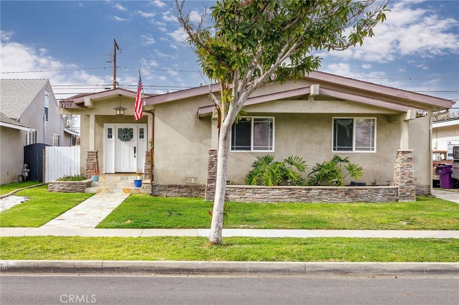 Property photo for 2257 Vuelta Grande Avenue, Long Beach, CA