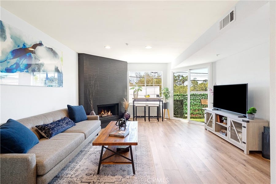 Property photo for 707 W 4th, #8, Long Beach, CA