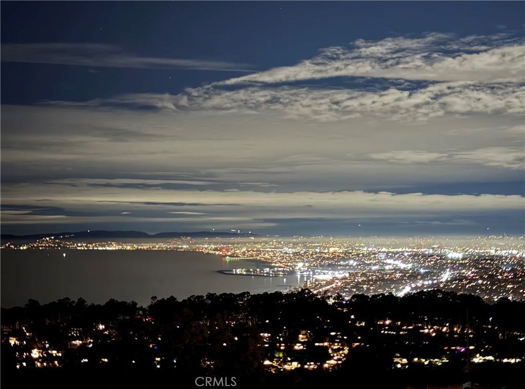 Queen's Necklace View