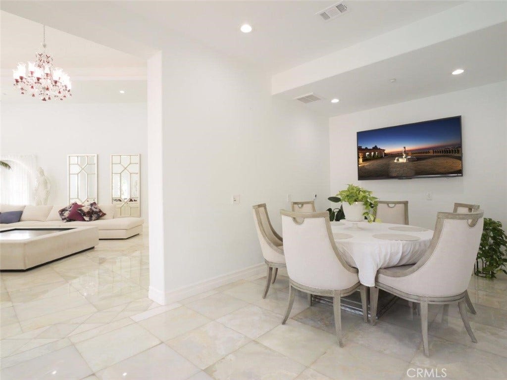 Casual Dining Area Adjacent to Kitchen