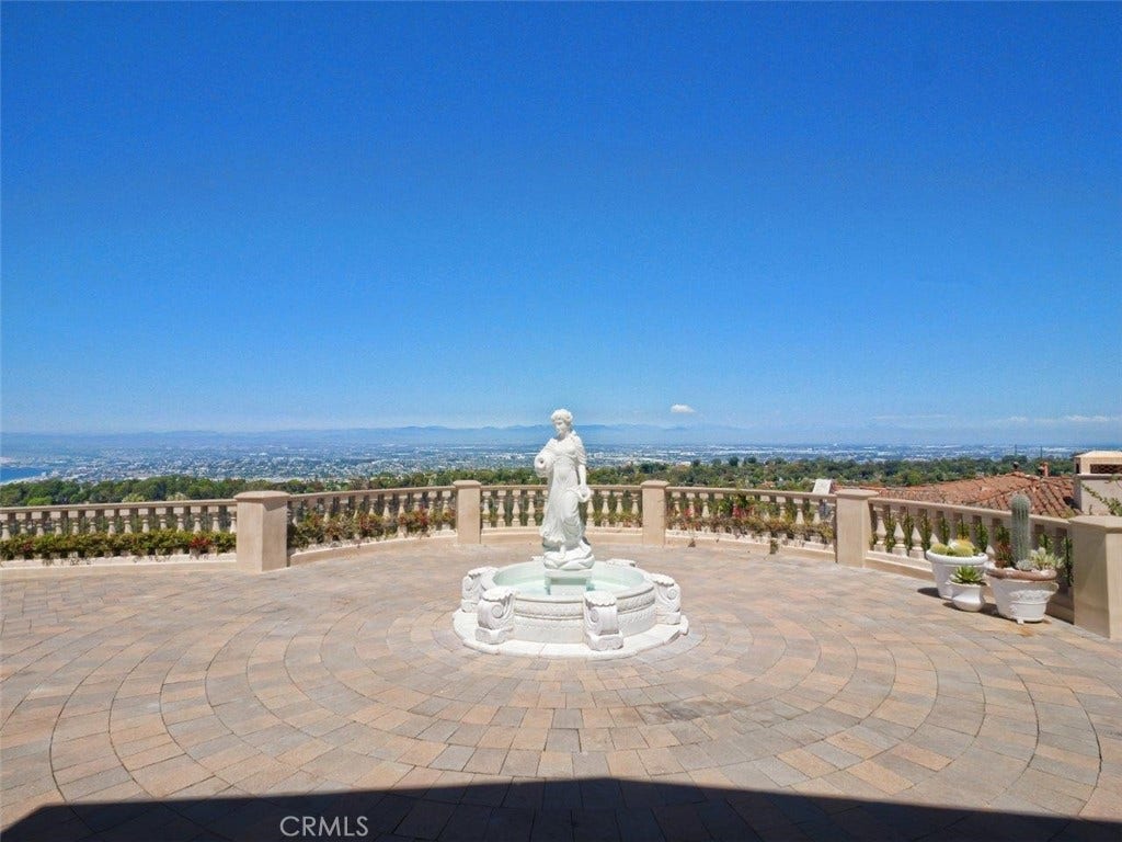 Circular Driveway with Fountain