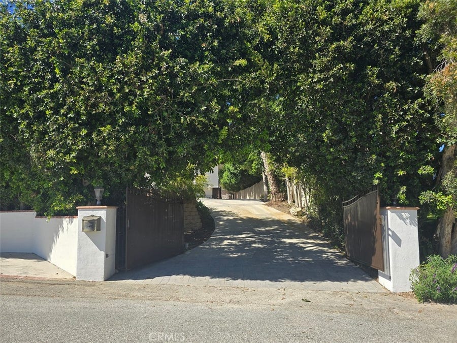Property photo for 3 SADDLEBOW Lane, Rolling Hills Estates, CA