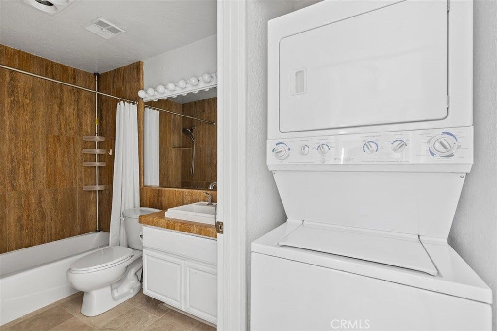 1440 Brett Place, #63, San Pedro, CA 90732 Washer & Dryer
