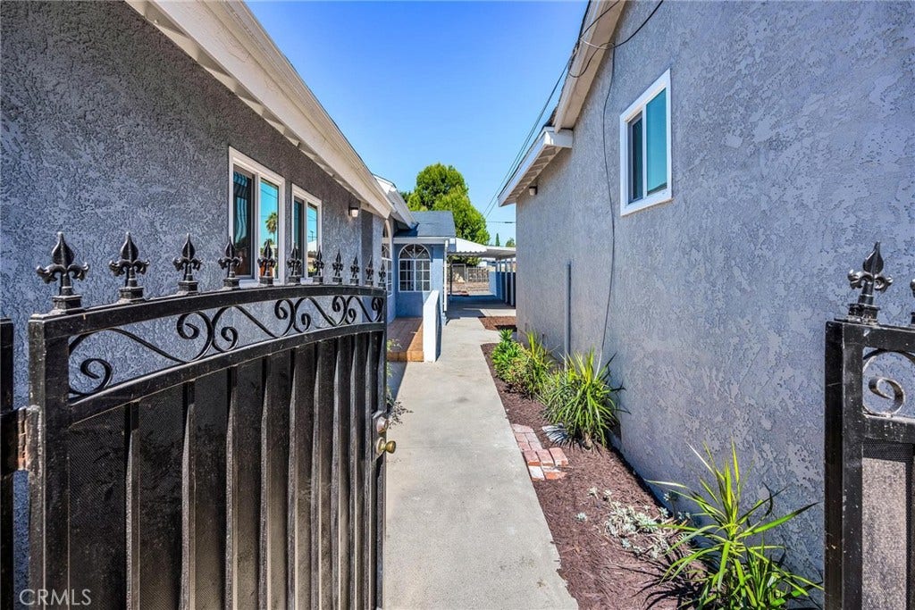 1559 W 223rd, Torrance, CA 90501 Entrance to 1561