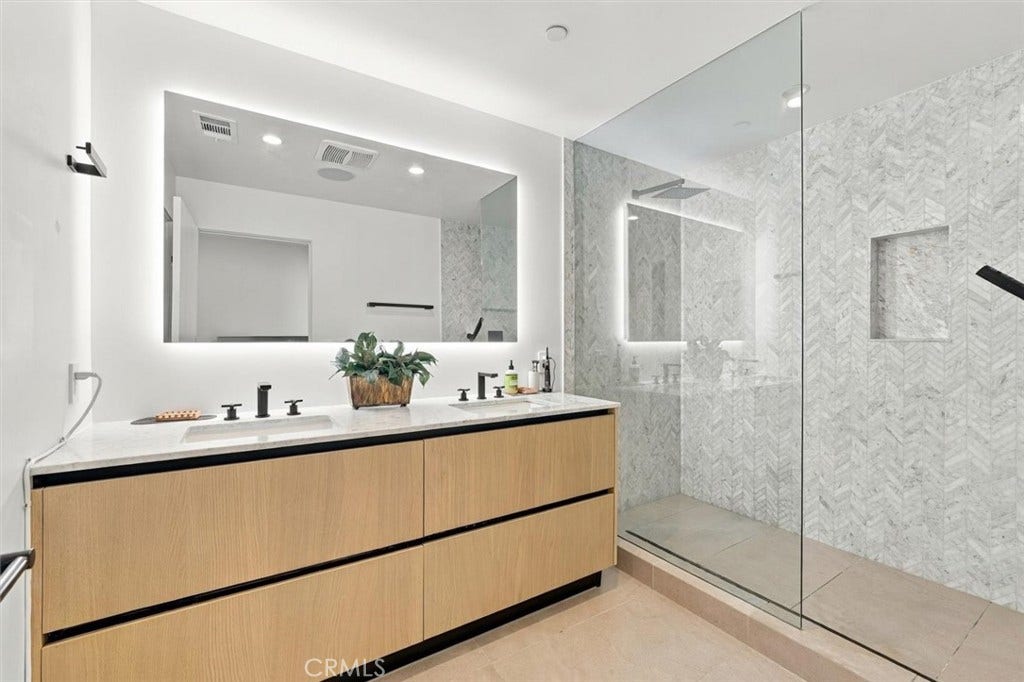 5626 W Murray, Los Angeles, CA 90016