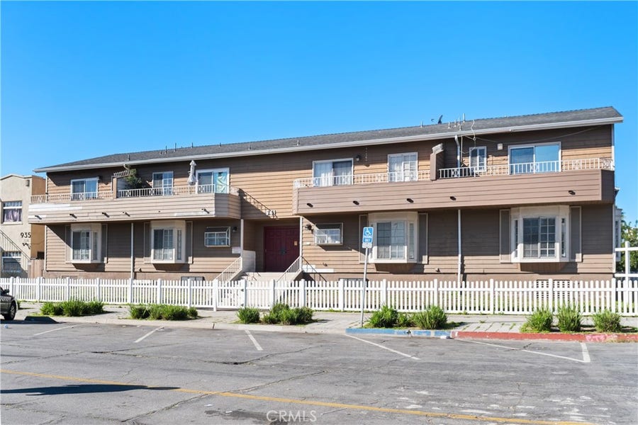 Property photo for 941 Elm, #16, Long Beach, CA