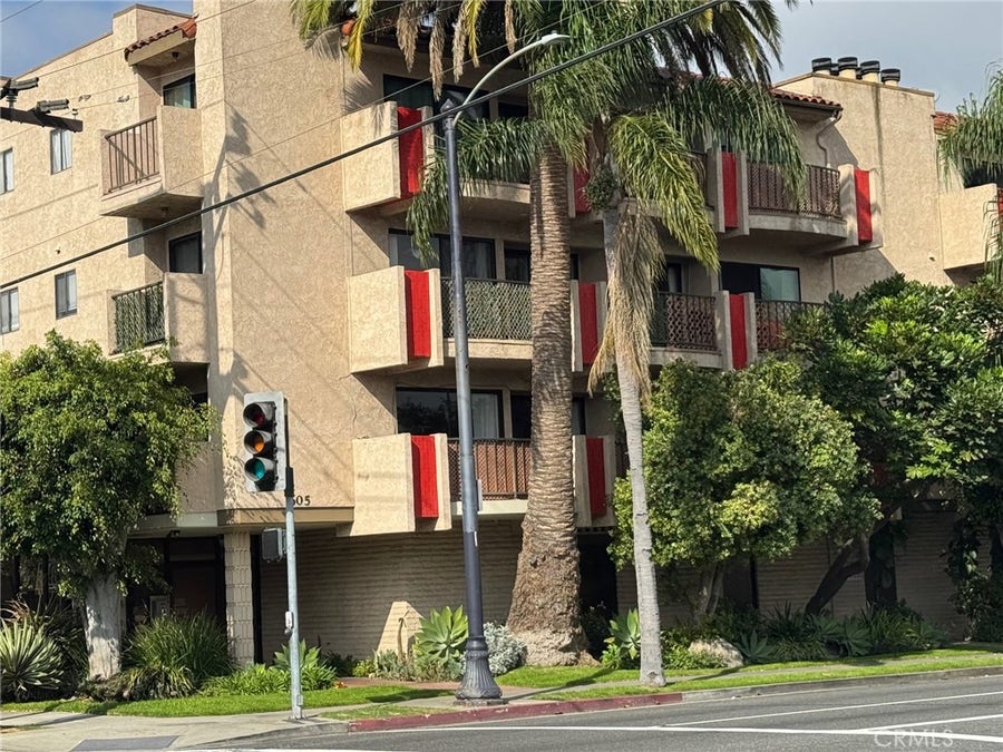 Property photo for 605 Redondo Avenue, #206, Long Beach, CA