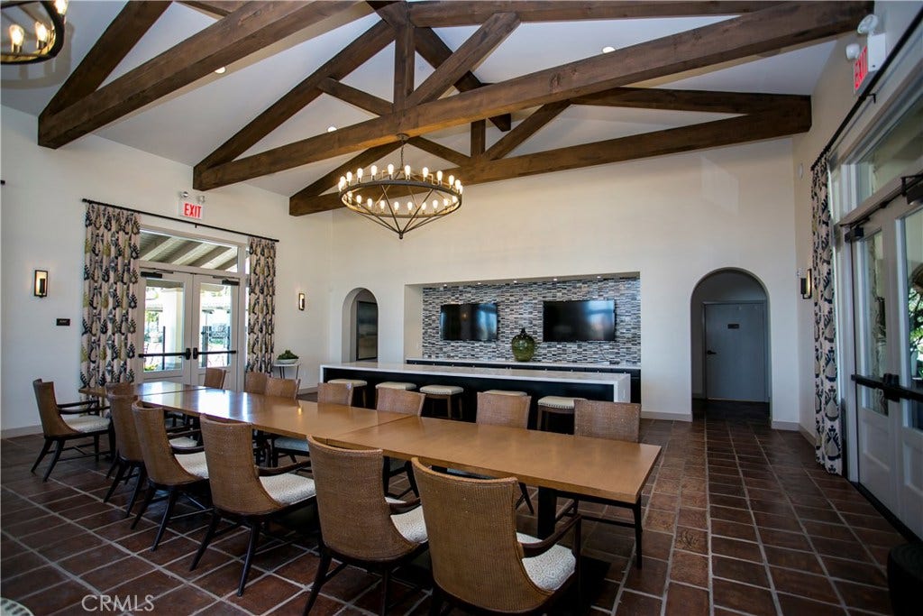 Island serving bar