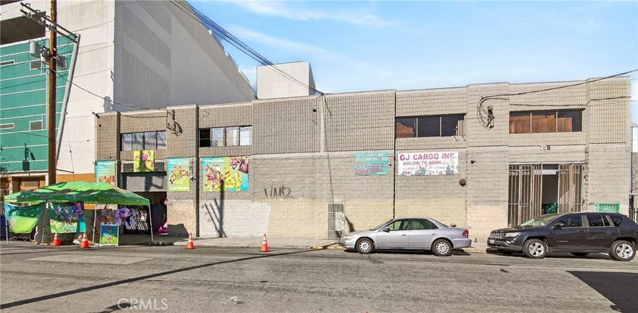 Property photo for 749 E 15th, Los Angeles, CA